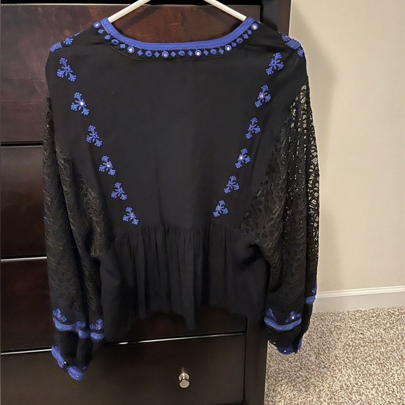 Free People Womens Boogie All Night Blouse size M Black Puff Sleeve V-Neck - Picture 3 of 6